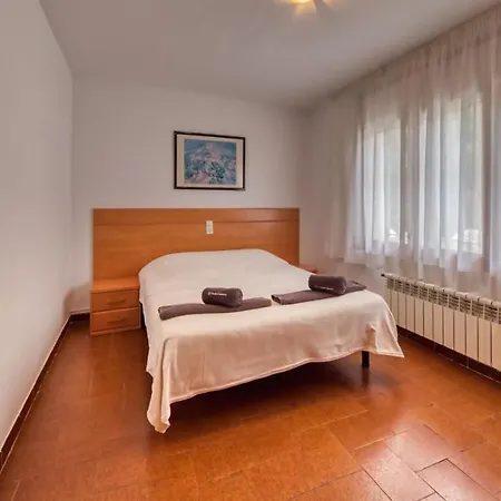 Sleeps 12 Pool Wifi Villa