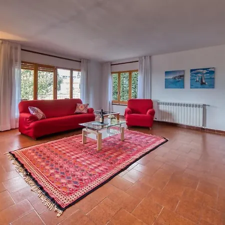 Sleeps 12 Pool Wifi Villa