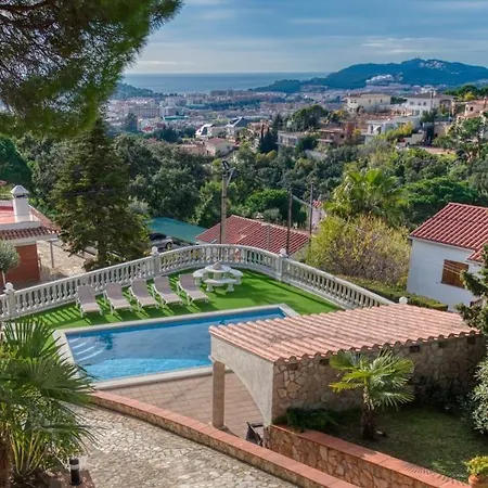 Sleeps 12 Pool Wifi Villa