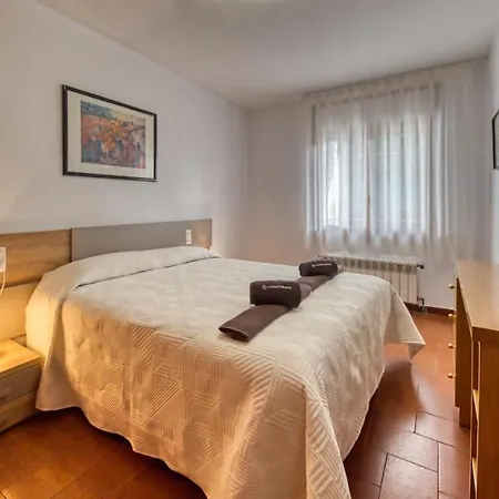 Sleeps 12 Pool Wifi Villa